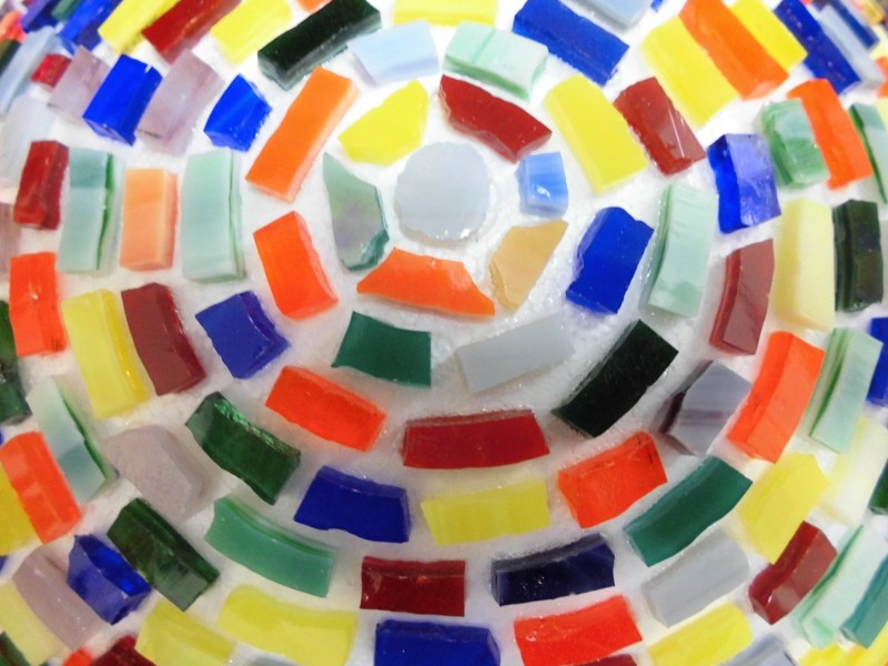 Das große Glück ist wie ein Mosaik. Ein Werk aus vielen bunten Steinen.